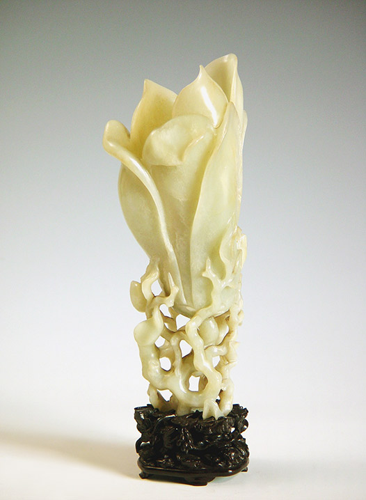 清 白玉浮雕玉蘭花插