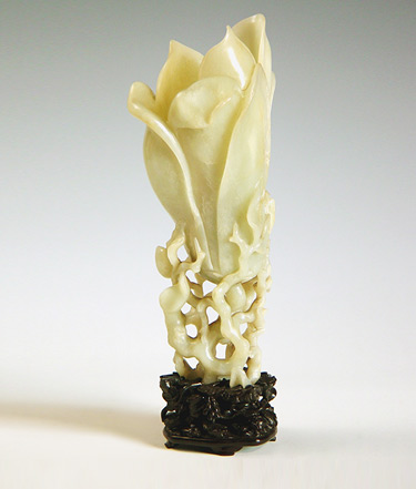 <b>清 白玉浮雕玉蘭花插</b>