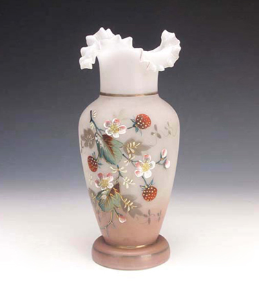 <b>清 白玻璃粉彩花卉紋花口瓶</b>