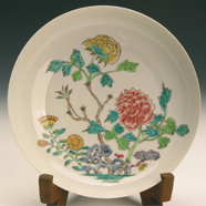 清雍正款粉彩花卉盤