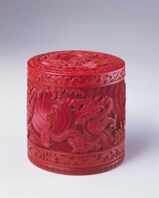 剔紅海水游龍紋盒