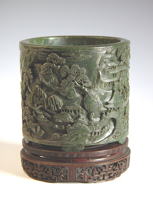 清  碧玉浮雕山水人物大筆筒