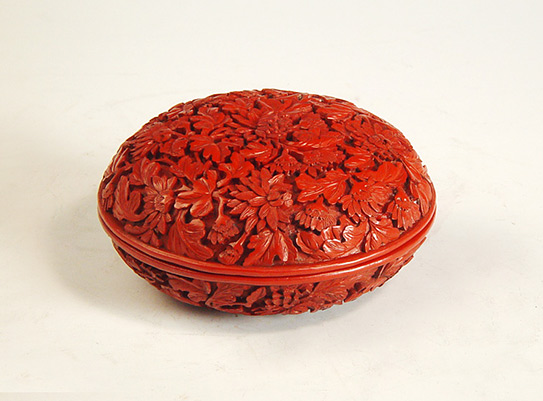 乾隆款剔紅菊花紋益壽寶盒