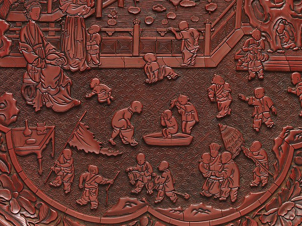 剔紅仕女嬰戲圖漆盤