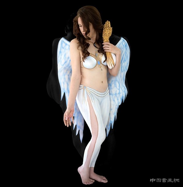 藝術家全裸扮十二星座：效果驚艷！