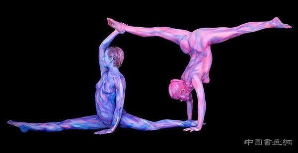 藝術家全裸扮十二星座：效果驚艷！