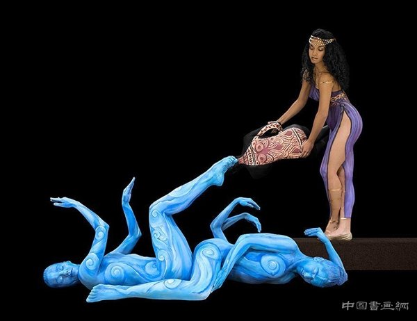 藝術家全裸扮十二星座：效果驚艷！