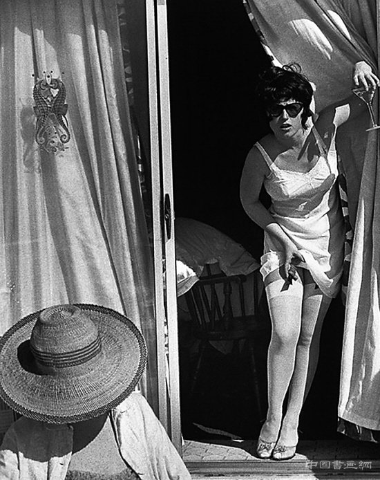 辛迪·謝爾曼:最愛自拍的攝影家 藝術(shù)圈的麥當(dāng)娜