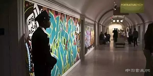 人到了美術館,會好看起來