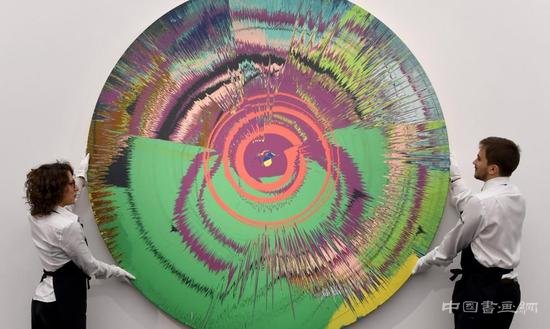 想致敬大衛(wèi)·鮑伊？花七百萬英鎊去買那張巴斯奎特！