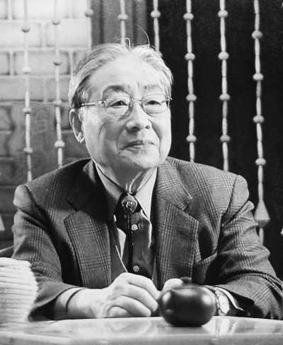 著名華人收藏家翁萬戈逝世