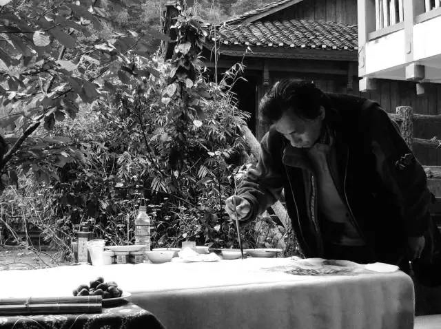 行到水窮處 坐看云起時:姚鳴京的山水畫