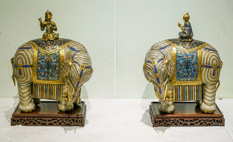 張宗憲向上海博物館捐贈銅胎掐絲琺瑯器32套共46件