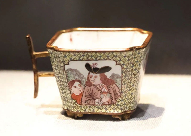 洋瓷與華彩:香港中文大學文物館藏廣琺瑯特展 見證不同文明間的交往與對話