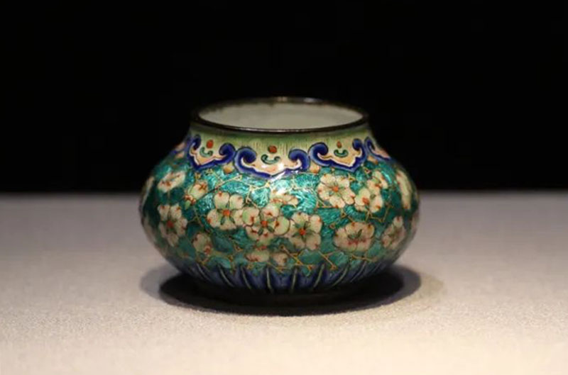 洋瓷與華彩:香港中文大學文物館藏廣琺瑯特展 見證不同文明間的交往與對話