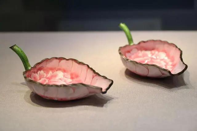 洋瓷與華彩:香港中文大學文物館藏廣琺瑯特展 見證不同文明間的交往與對話