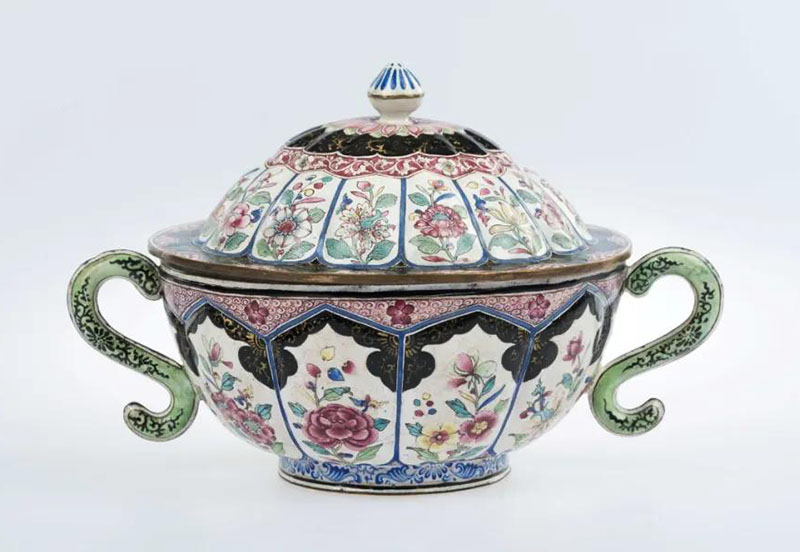洋瓷與華彩:香港中文大學文物館藏廣琺瑯特展 見證不同文明間的交往與對話