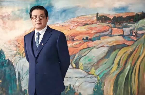 徐里向國家大劇院藝術(shù)中心捐贈巨幅油畫